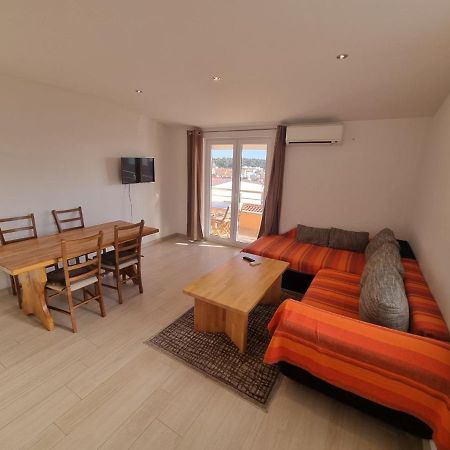 מאקרסקה Apartment Furulund מראה חיצוני תמונה